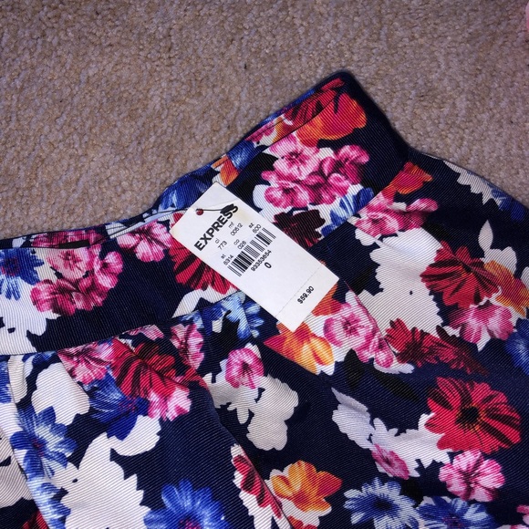 NWT Express High Waist Floral Skirt Size 0 - Picture 2 of 2